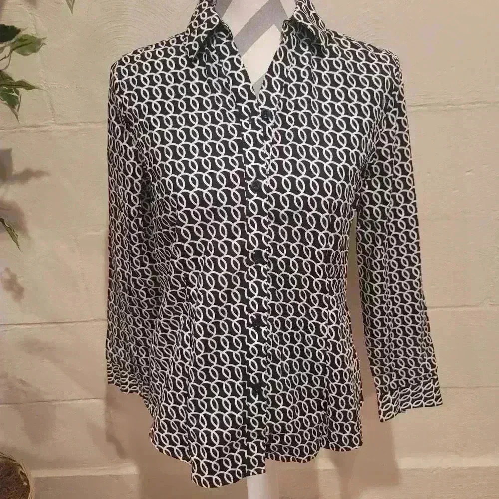 CHICOS Playful Loop Blouse Wrinkle Free Long Sleeve Button Closure V-neck XS